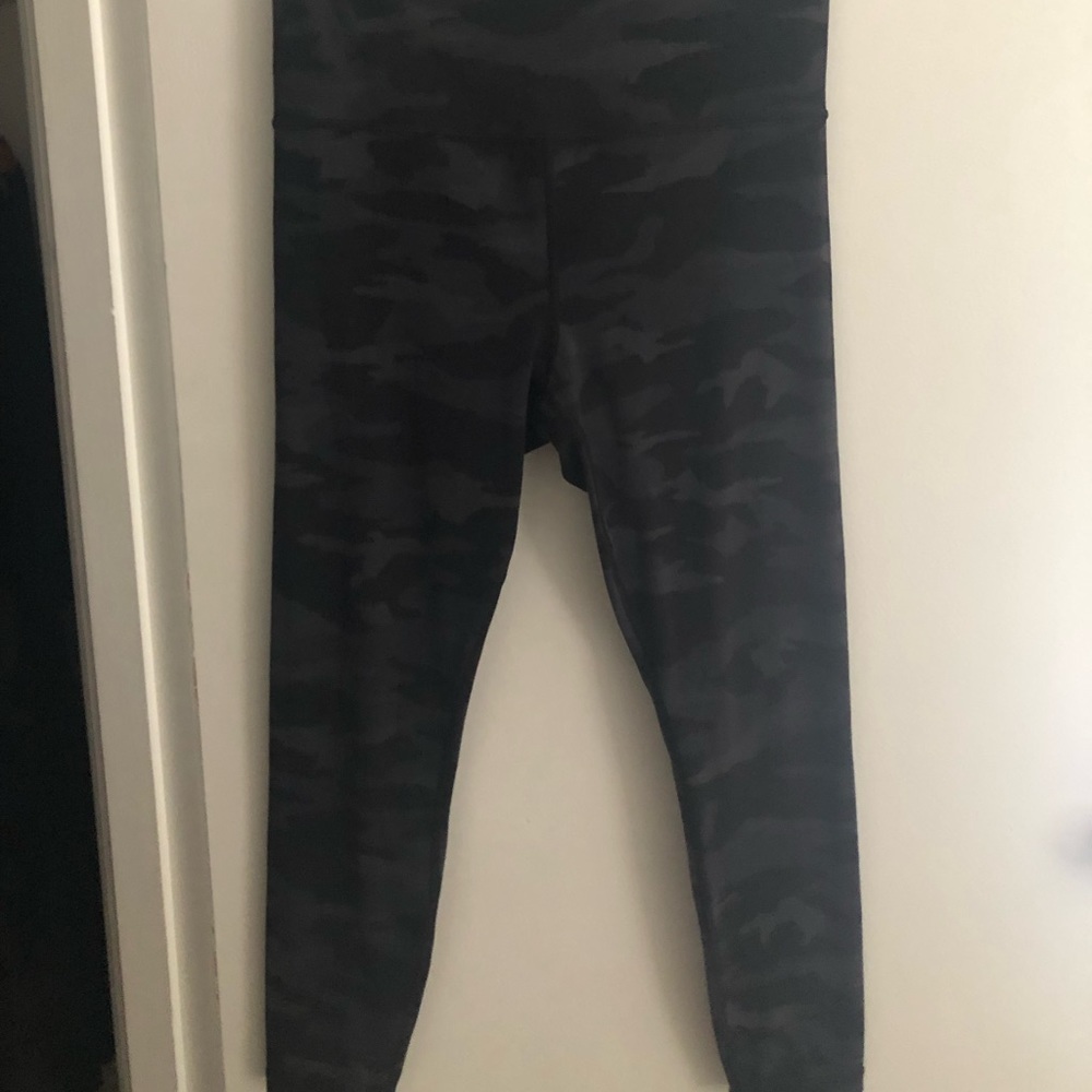 Athleta camo 7/8 leggings.